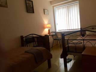 Хостелы Westend Hostel Kyiv Киев Двухместный номер с 2 отдельными кроватями-1